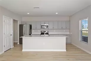36675 Thornhedge Dr, Zephyrhills, FL 33541 - Photo 9