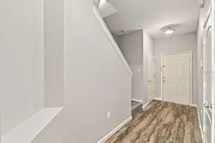 9904 Venetian River Way, Tampa, FL 33619 - Photo 11