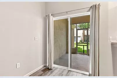 9904 Venetian River Way, Tampa, FL 33619 - Photo 23