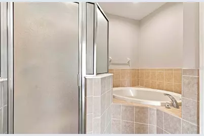 9904 Venetian River Way, Tampa, FL 33619 - Photo 37
