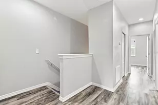 9904 Venetian River Way, Tampa, FL 33619 - Photo 31