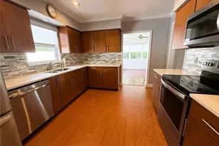 1048 40th Ave NE, Saint Petersburg, FL 33703 - Photo 9
