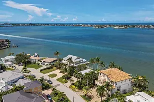 52 N Pine Cir, Belleair, FL 33756 - Photo 3