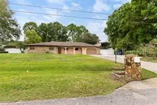 8210 Westridge Dr, Tampa, FL 33615 - Photo 7