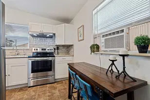 327 25th St S, Saint Petersburg, FL 33712 - Photo 17