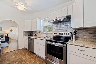 327 25th Street S, Saint Petersburg, FL 33712 - Photo 15
