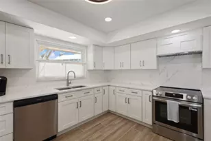 290 Bayside Dr, Clearwater Beach, FL 33767 - Photo 21