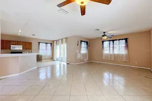 7931 Carriage Pointe Dr, Gibsonton, FL 33534 - Photo 11
