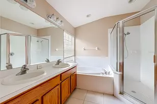 7931 Carriage Pointe Dr, Gibsonton, FL 33534 - Photo 29