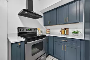 1102 E Chelsea St, Tampa, FL 33603 - Photo 13