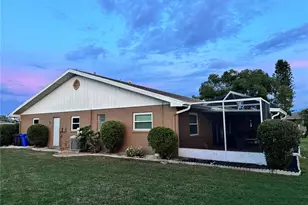 1008 Yellowbird Pl, Sun City Center, FL 33573 - Photo 5