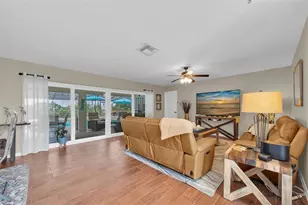 207 Amesbury Cir, Sun City Center, FL 33573 - Photo 5