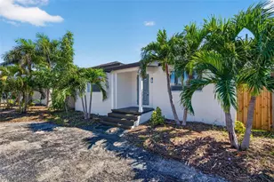 1020 49th St S, Saint Petersburg, FL 33707 - Photo 3