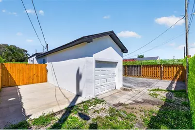 1020 49th Street S, Saint Petersburg, FL 33707 - Photo 21