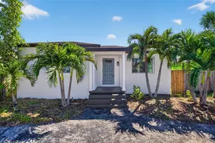 1020 49th St S, Saint Petersburg, FL 33707 - Photo 1