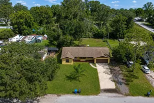 8906 E Lanway Dr, Tampa, FL 33637 - Photo 11