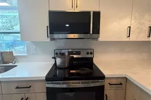 10909 W Elbow Dr, Tampa, FL 33612 - Photo 7