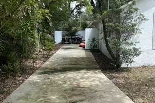 1616 E Marks Dr, Tampa, FL 33604 - Photo 17