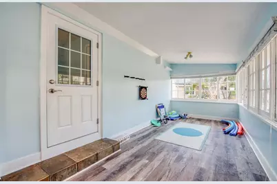 300 Bay Plz, Treasure Island, FL 33706 - Photo 25