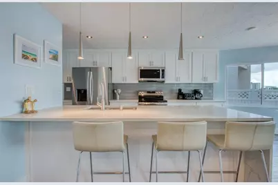 300 Bay Plz, Treasure Island, FL 33706 - Photo 17