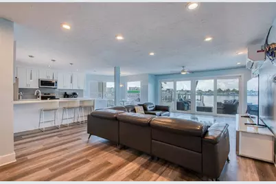 300 Bay Plz, Treasure Island, FL 33706 - Photo 11