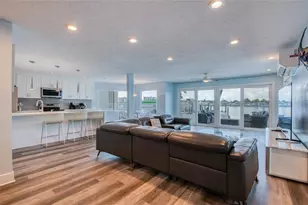 300 Bay Plaza, Treasure Island, FL 33706 - Photo 11