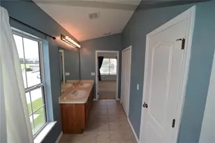 2328 Tanbark Ridge Pl, Plant City, FL 33563 - Photo 17
