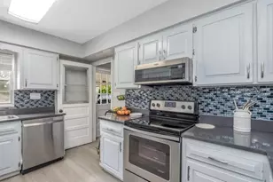 12009 Waterside Ct, Tampa, FL 33612 - Photo 5