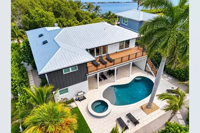 405 28th Street, Holmes Beach, FL 34217 - Photo 1