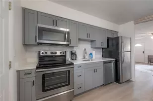 6910 S MacDill Ave, Tampa, FL 33611 - Photo 11