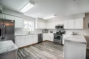 29424 Schinnecock Hills Ln, San Antonio, FL 33576 - Photo 9