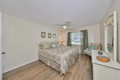 1904 Canterbury Lane #26, Sun City Center, FL 33573 - Photo 11
