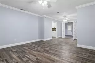 11104 N 28th St, Tampa, FL 33612 - Photo 7