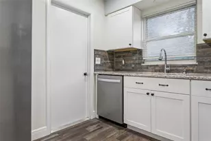 11104 N 28th St, Tampa, FL 33612 - Photo 5