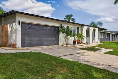 1689 Pennsylvania Avenue NE, Saint Petersburg, FL 33703 - Photo 3