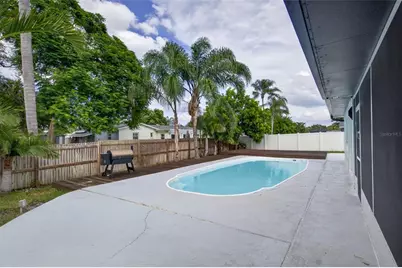 1689 Pennsylvania Avenue NE, Saint Petersburg, FL 33703 - Photo 29