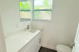 1557 Robinson Dr N, Saint Petersburg, FL 33710 - Photo 27
