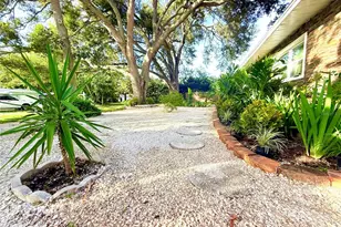 1557 Robinson Dr N, Saint Petersburg, FL 33710 - Photo 3