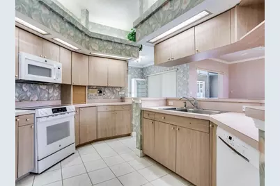 11581 Shelly Circle, Seminole, FL 33772 - Photo 17