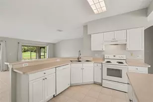 10223 Collar Dr, San Antonio, FL 33576 - Photo 9