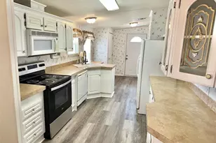 6950 46th Ave N, Saint Petersburg, FL 33709 - Photo 3