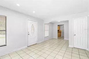 6524 La Mesa Cir, Tampa, FL 33634 - Photo 7