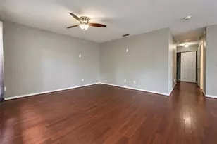 9620 N Connechusett Rd, Tampa, FL 33617 - Photo 3