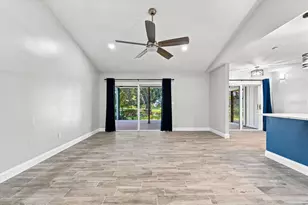 14626 Village Glen Cir, Tampa, FL 33618 - Photo 13