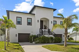 6611 Blue Heron Dr S, Saint Petersburg, FL 33707 - Photo 1