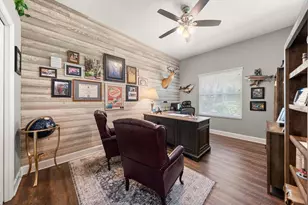 2105 Boot Lake Cir, Tampa, FL 33612 - Photo 23