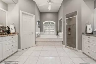 2105 Boot Lake Cir, Tampa, FL 33612 - Photo 13