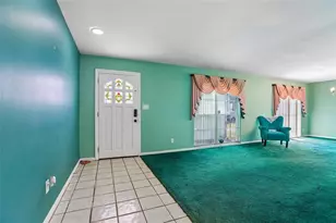 6714 Gateway Dr, Tampa, FL 33615 - Photo 3