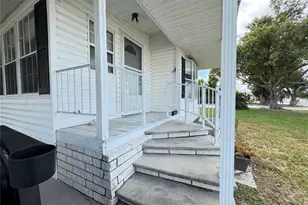 35145 Garber Ln, Zephyrhills, FL 33541 - Photo 3