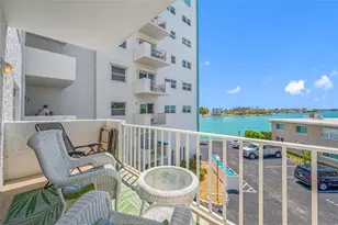 285 107th Ave, Treasure Island, FL 33706 - Photo 13